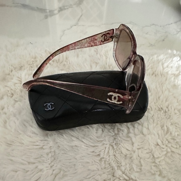SOLD - CHANEL SUNGLASSES - Picture 5 of 7